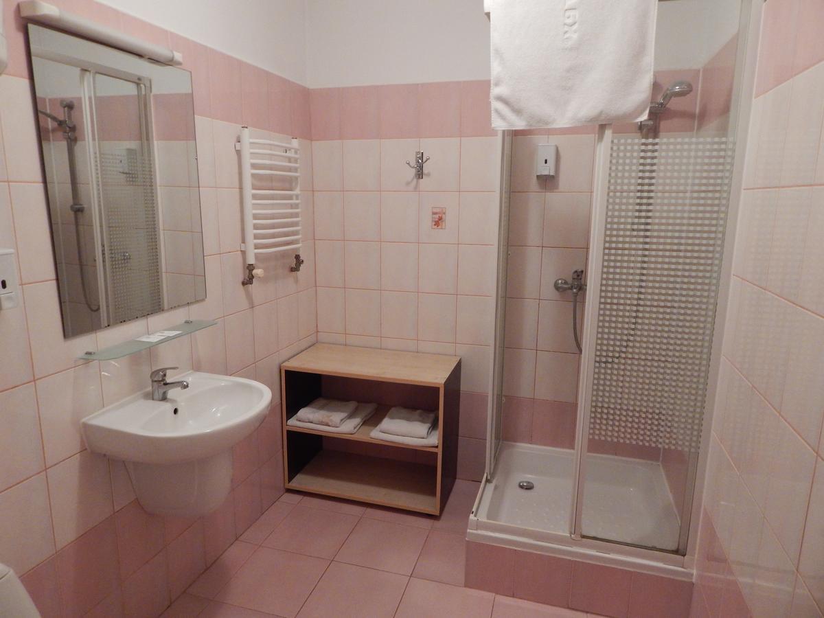 Karpaty Viking Motel Nizhneye Sinevidnoye Buitenkant foto